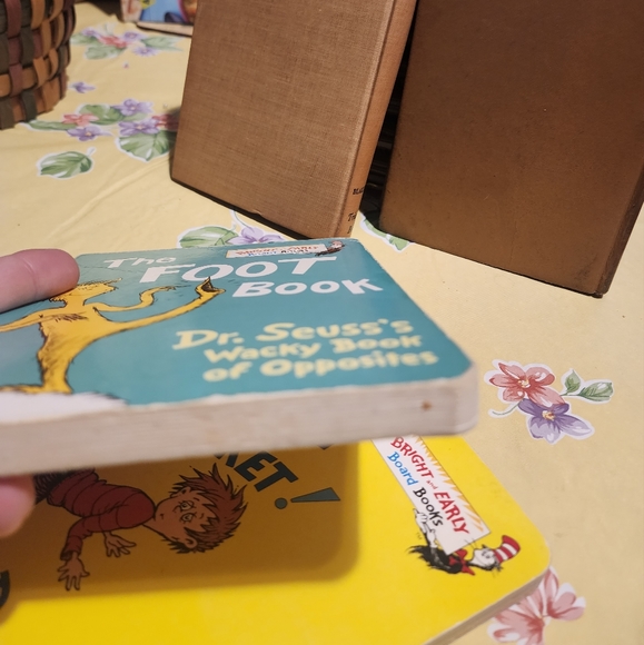2 Dr. Seuss Books - Picture 5 of 7